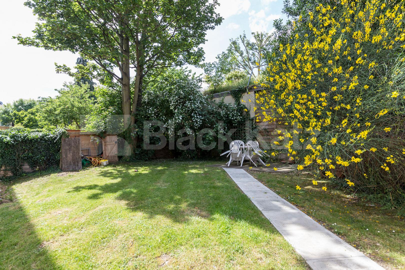 modern 1 bedroom property with access to communal gardens Hillmarton Road, Islington / Caledonian Road